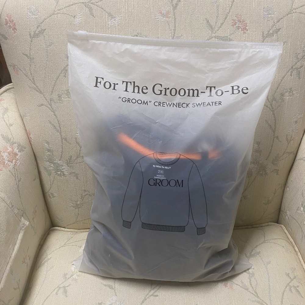 Brand New - Groom sweatshirt nwt from Miss to Mrs - size 2x